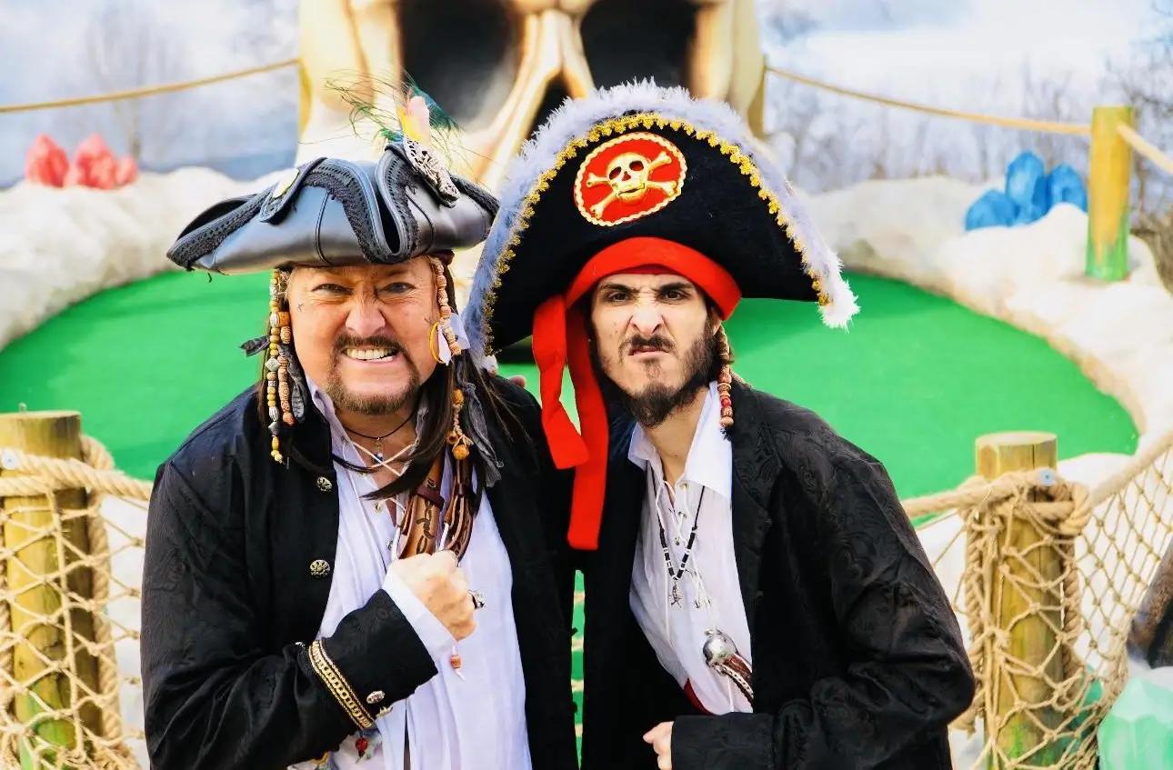 Pair of pirates making faces